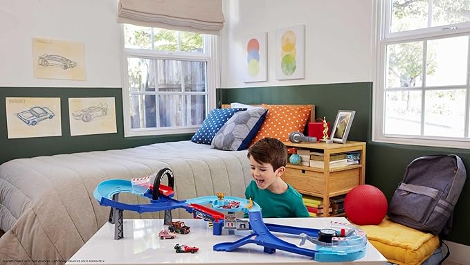 Cars Playset with 2 Toy Cars